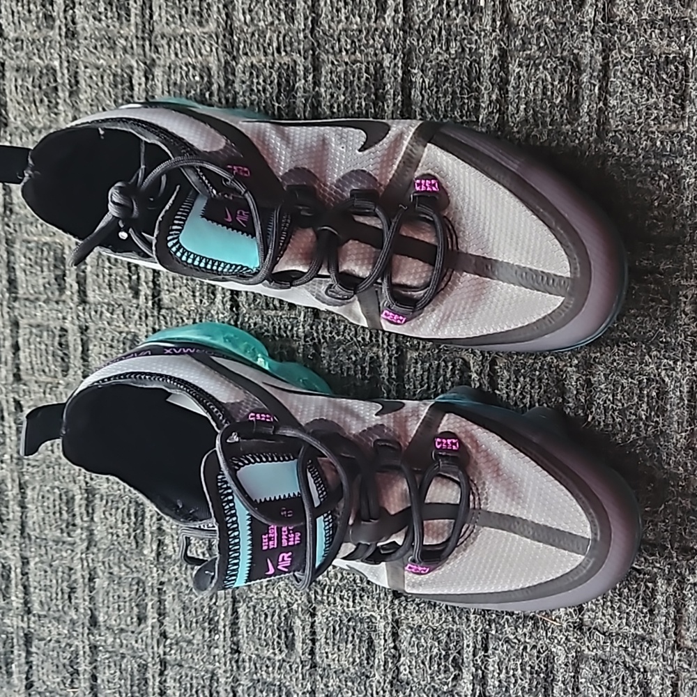 Nike AIR VAPORMAX thunder grey, aurora black and teal / WOMENS 8 or KIDS 6Y